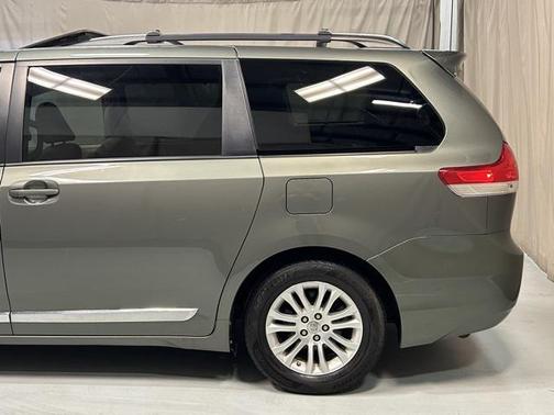 2011 Toyota Sienna XLE