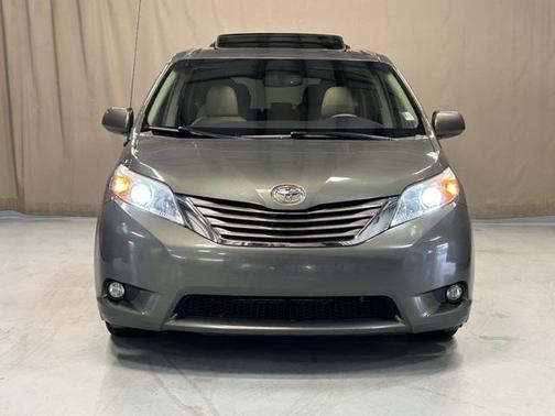 2011 Toyota Sienna XLE