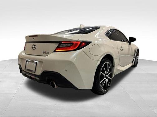 Halo 2024 Toyota GR86 Base