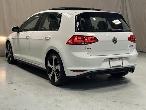 2016 Volkswagen Golf GTI 2.0T SE 4-Door