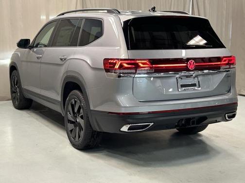 2025 Volkswagen Atlas 2.0T SE w/Technology 4MOTION