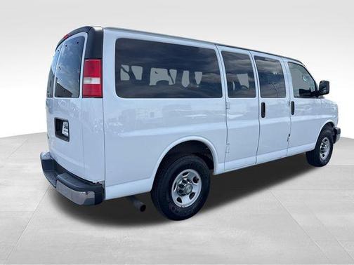 Summit White 2015 Chevrolet Express 2500 LT
