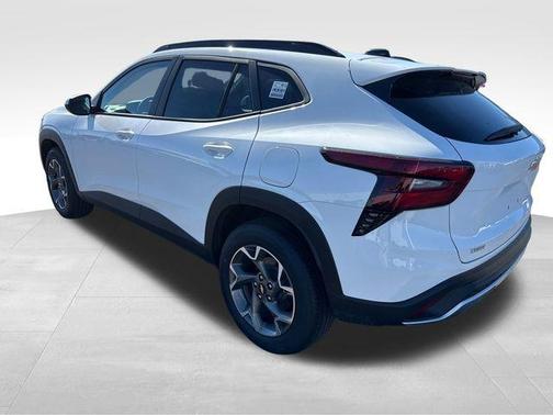 Summit White 2026 Chevrolet Trax LT