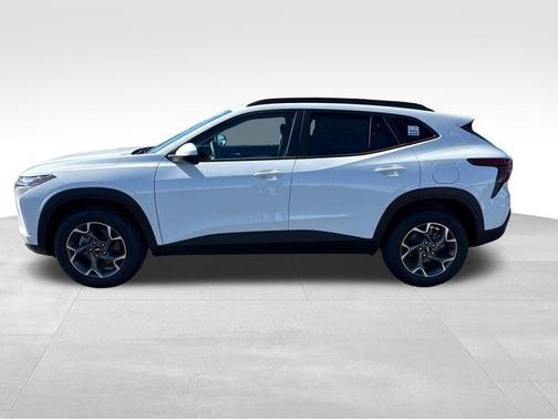 Summit White 2026 Chevrolet Trax LT