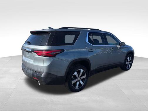 Sterling Gray Metallic 2023 Chevrolet Traverse LT Leather