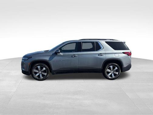Sterling Gray Metallic 2023 Chevrolet Traverse LT Leather