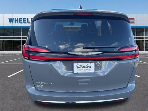 2025 Chrysler Pacifica L