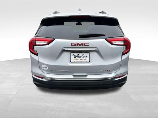 Quicksilver Metallic 2022 GMC Terrain AWD AT4