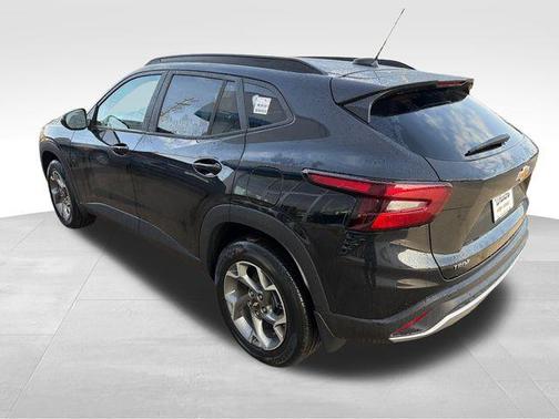 Mosaic Black Metallic 2026 Chevrolet Trax LT