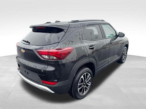 Mosaic Black Metallic 2026 Chevrolet Trailblazer LT