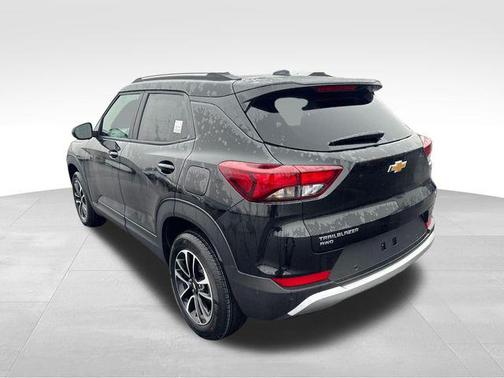 Mosaic Black Metallic 2026 Chevrolet Trailblazer LT