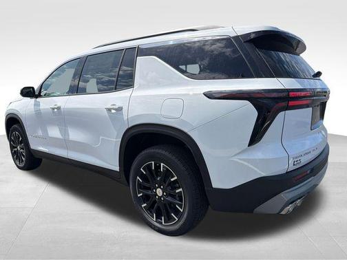 Summit White 2026 Chevrolet Traverse LT