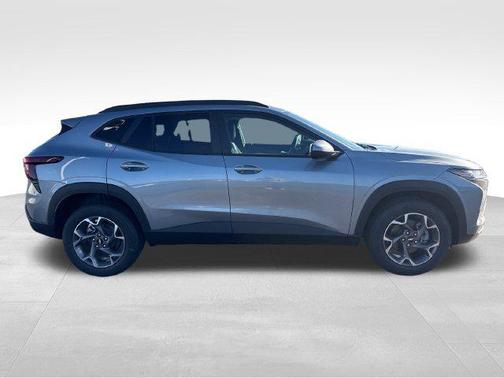Sterling Gray Metallic 2026 Chevrolet Trax LT