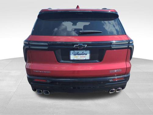 Radiant Red Tintcoat 2026 Chevrolet Traverse High Country