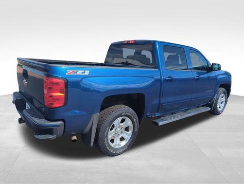 Deep Ocean Blue Metallic 2017 Chevrolet Silverado 1500 2LT
