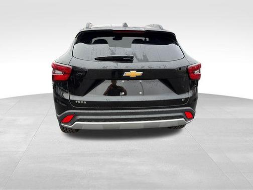 Mosaic Black Metallic 2026 Chevrolet Trax LT