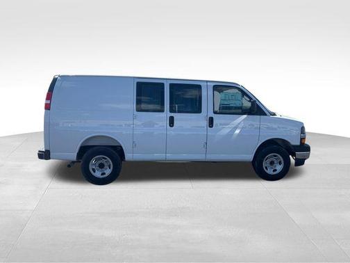 Summit White 2026 Chevrolet Express 2500 Work Van