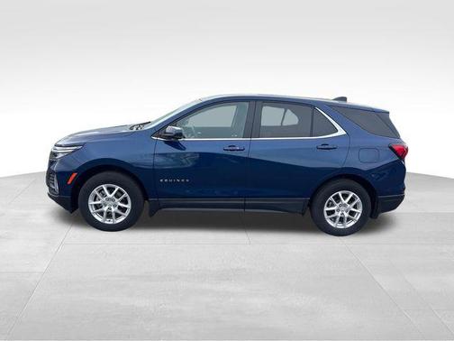 Blue Glow Metallic 2022 Chevrolet Equinox 1LT