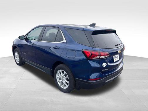 Blue Glow Metallic 2022 Chevrolet Equinox 1LT
