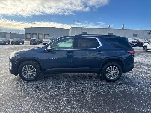 2022 Chevrolet Traverse LT Cloth