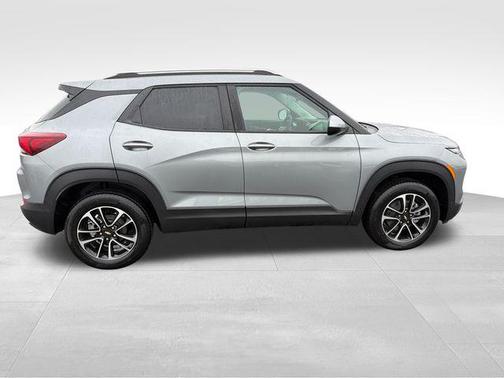 Sterling Gray Metallic 2026 Chevrolet Trailblazer LT
