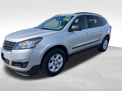 Silver Ice Metallic 2017 Chevrolet Traverse LS