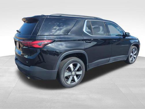Mosaic Black Metallic 2023 Chevrolet Traverse LT Leather