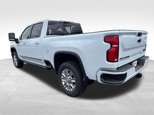 Polar White Tricoat 2026 Chevrolet Silverado 3500 High Country