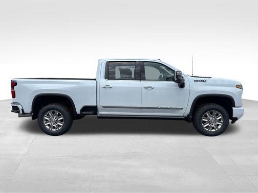 Polar White Tricoat 2026 Chevrolet Silverado 3500 High Country