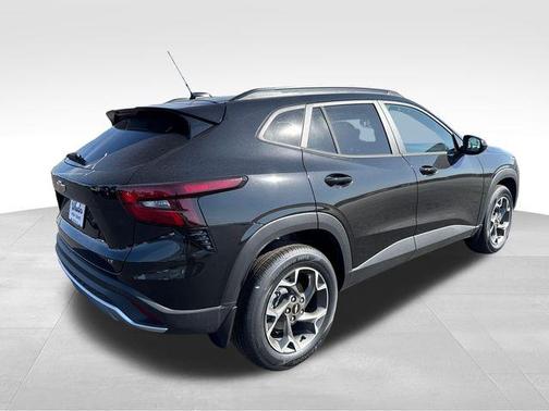 Mosaic Black Metallic 2026 Chevrolet Trax LT