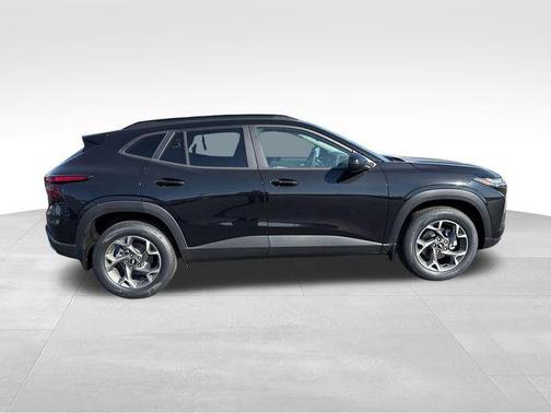 Mosaic Black Metallic 2026 Chevrolet Trax LT