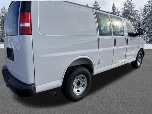 2025 Chevrolet Express 2500 RWD 2500 Regular Wheelbase WT