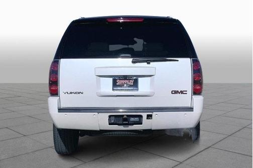Photo 4 of 32 of 2014 GMC Yukon Denali