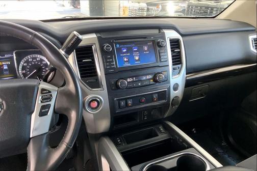 2017 Nissan Titan SV