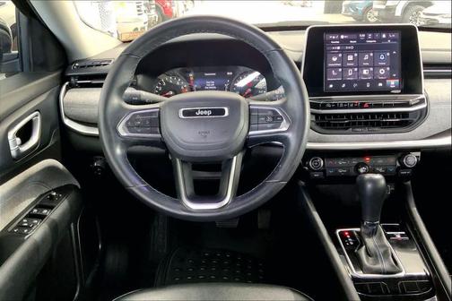 Diamond Black Crystal Pearlcoat 2022 Jeep Compass Latitude