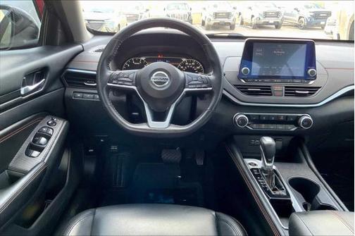 2022 Nissan Altima SR FWD