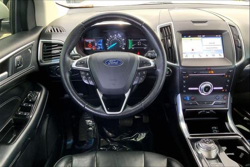 White Platinum Metallic Tri-Coat 2019 Ford Edge Titanium