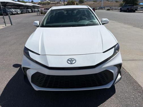 Ice Cap 2025 Toyota Camry SE