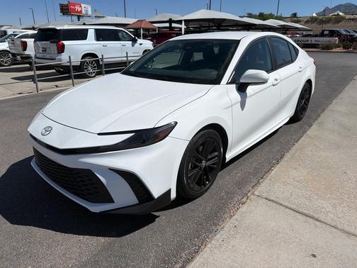 Ice Cap 2025 Toyota Camry SE