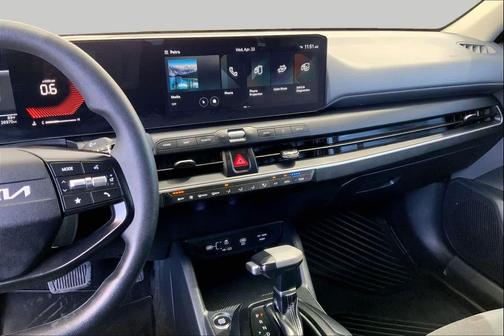Aurora Black Pearl 2025 Kia K4 LX
