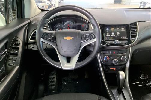 Summit White 2018 Chevrolet Trax LT