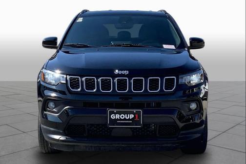 Diamond Black Crystal Pearlcoat 2025 Jeep Compass Latitude