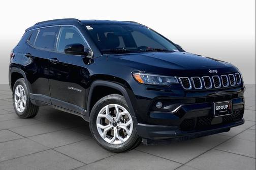 Diamond Black Crystal Pearlcoat 2025 Jeep Compass Latitude