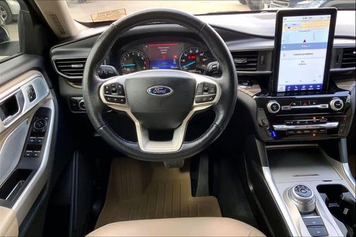 Star White Metallic Tri-Coat 2022 Ford Explorer Limited