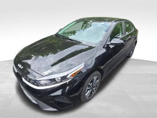 Aurora Black Pearl 2024 Kia Forte LXS