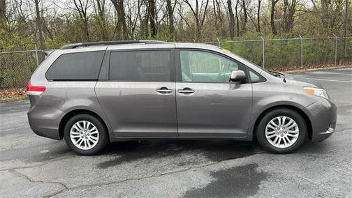 2013 Toyota Sienna XLE