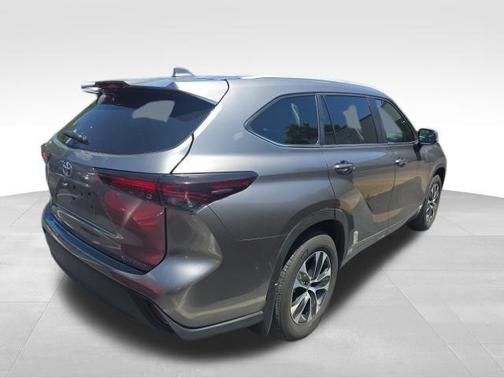 Heavy Metal 2025 Toyota Highlander XLE