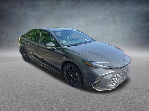 01l7 2025 Toyota Camry SE