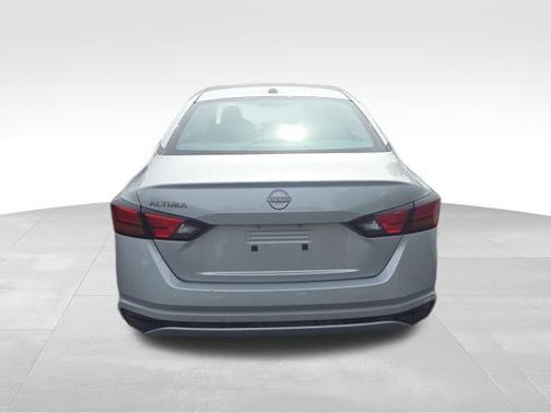 Brilliant Silver Metallic 2025 Nissan Altima 2.5 SV