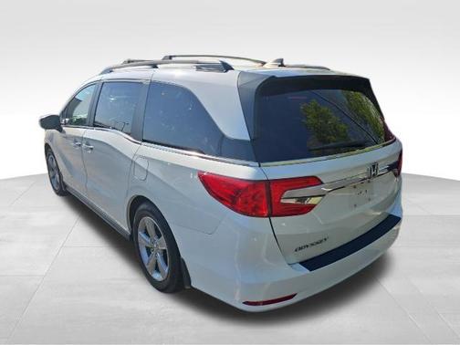 White Diamond Pearl 2018 Honda Odyssey EX-L